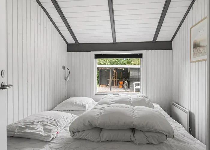 Two Bedroom Beautiful In Hébergement de vacances Hemmet