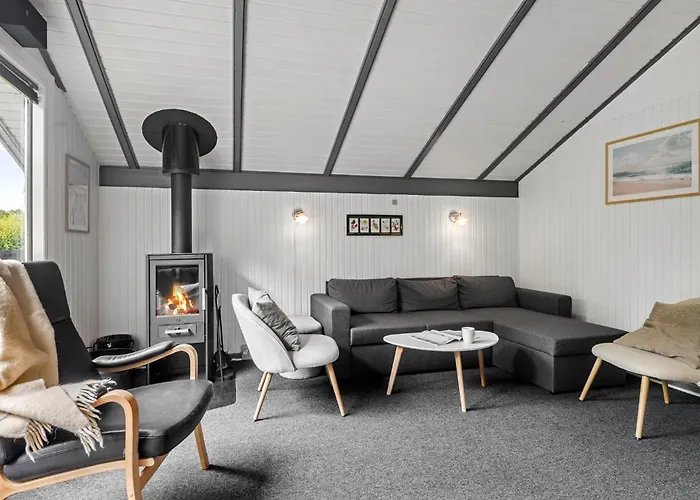 Two Bedroom Beautiful In Hébergement de vacances