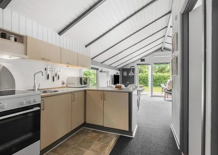 Two Bedroom Beautiful In Hébergement de vacances *