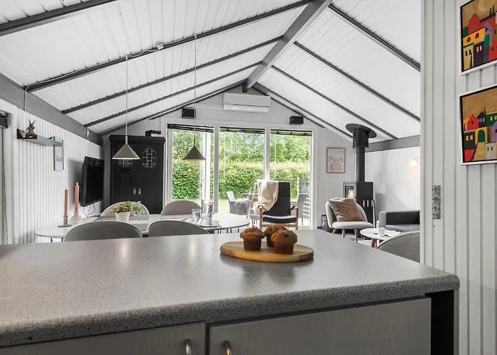 Two Bedroom Beautiful In Hébergement de vacances