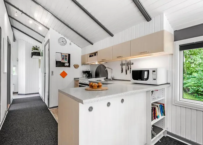 Two Bedroom Beautiful In Hébergement de vacances *